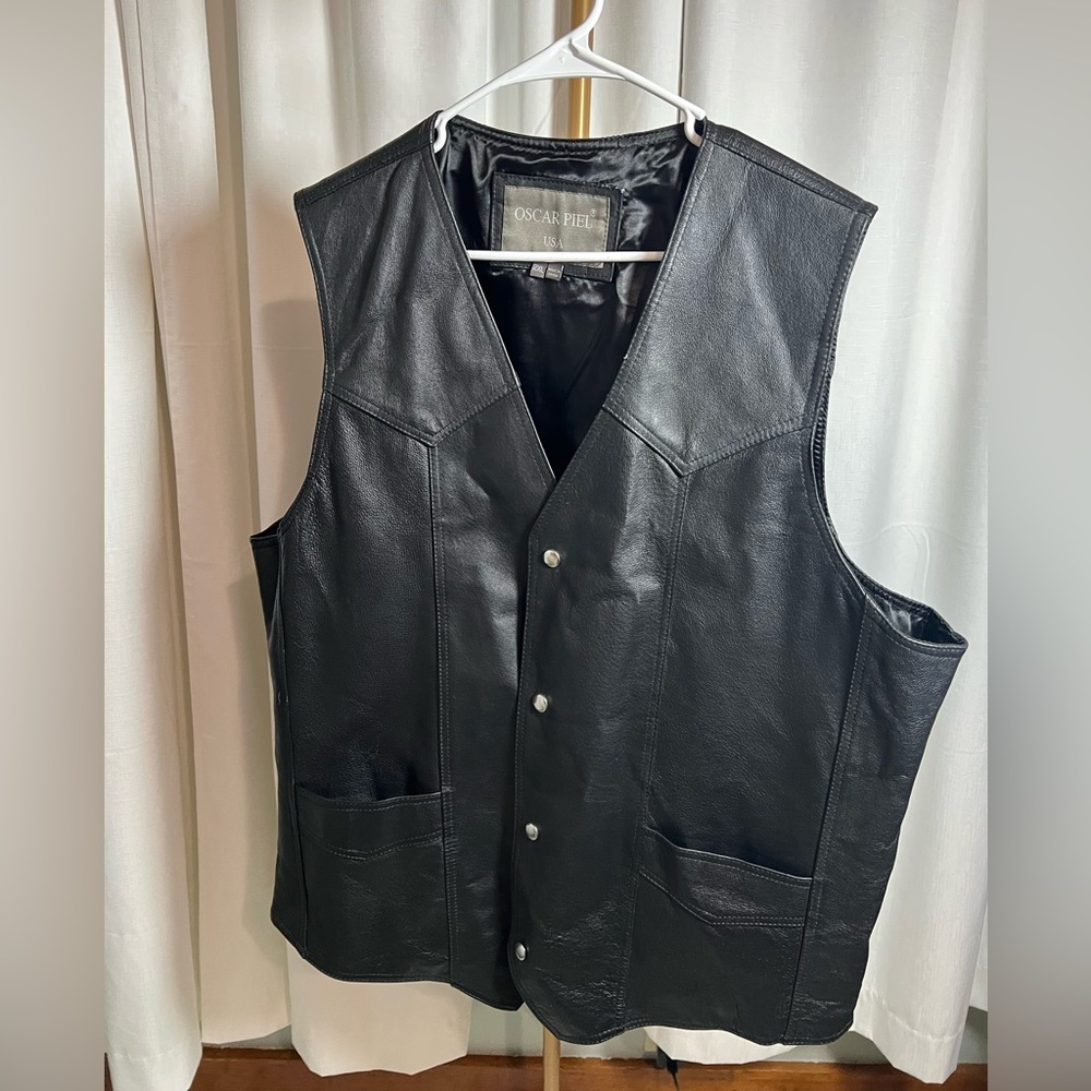 Oscar Piel Classic Black Leather Vest with V-Neck